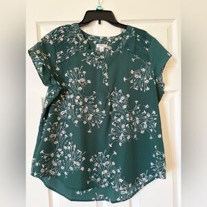 Croft & Barrow Forest Green Floral Print V-Neck Blouse w/cap sleeves